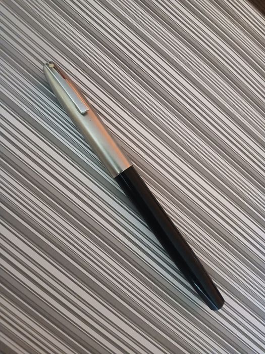 Caneta Sheaffer de aparo preta e prateada