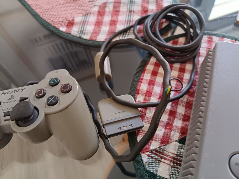 Vendo psx com comando e cabos