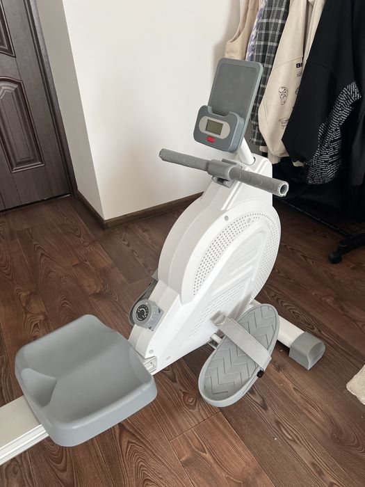 Гребний тренажер TREXO білий RM100