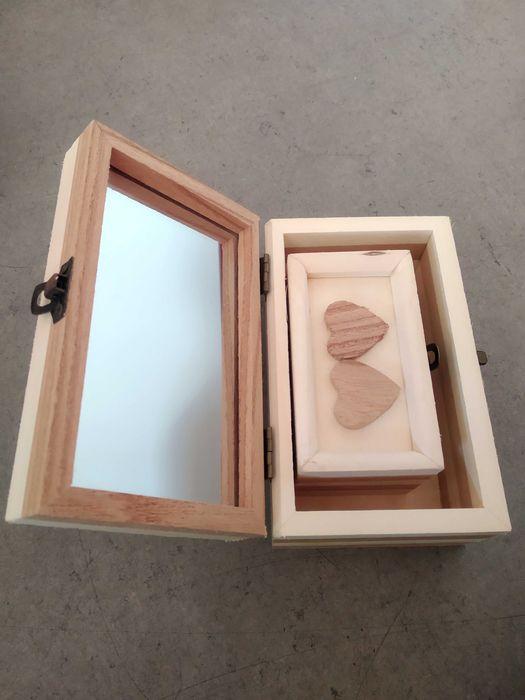 Caixa de madeira64750705386498122