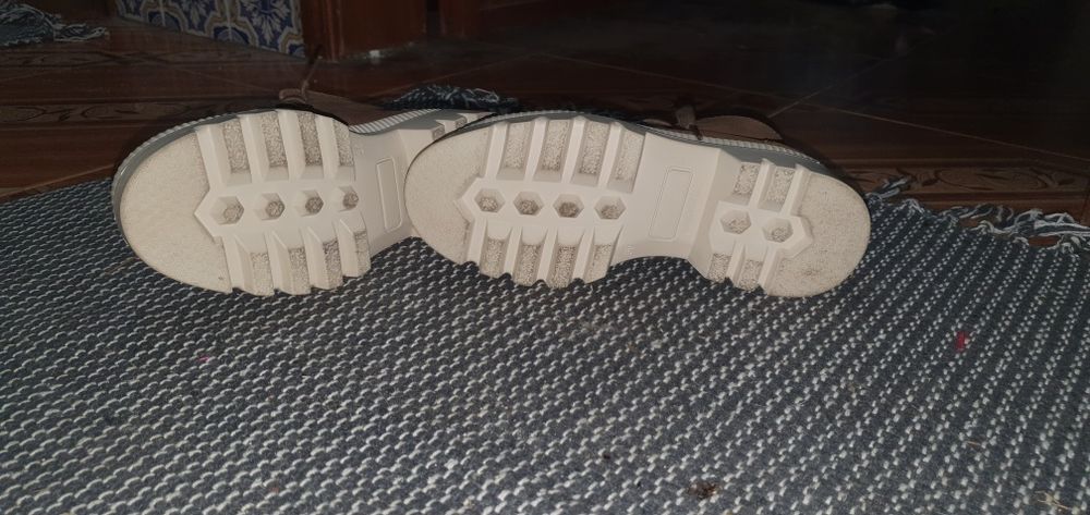 Botas de pele da Atrai