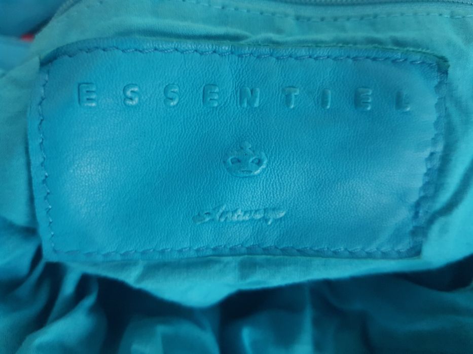 Mala de pele natural da marca Essentiel