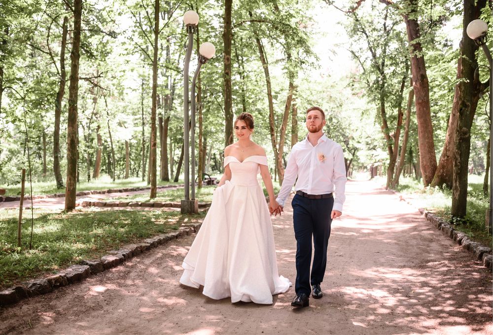 Весільна сукня пишна