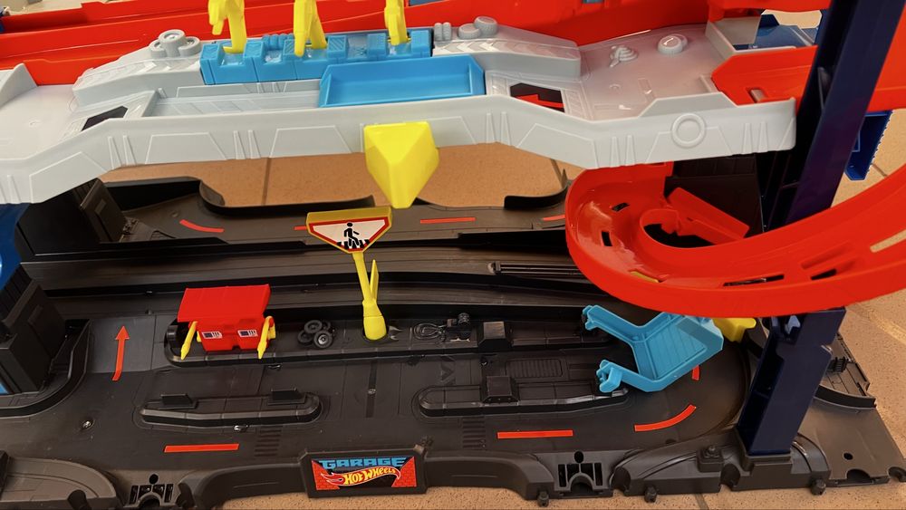 Ultimate Garage hot wheels atak smoka