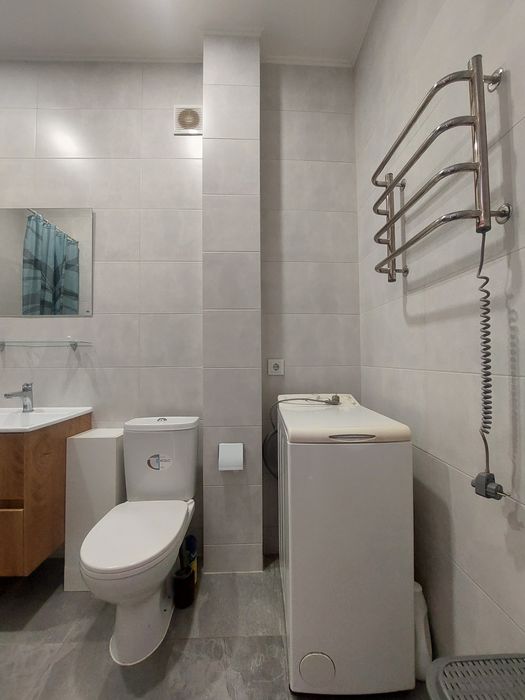 Продам 4к квартиру на Студентському бульварі