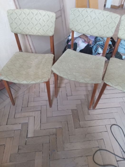 Продаю деревянную мебель ГДР на.ножках