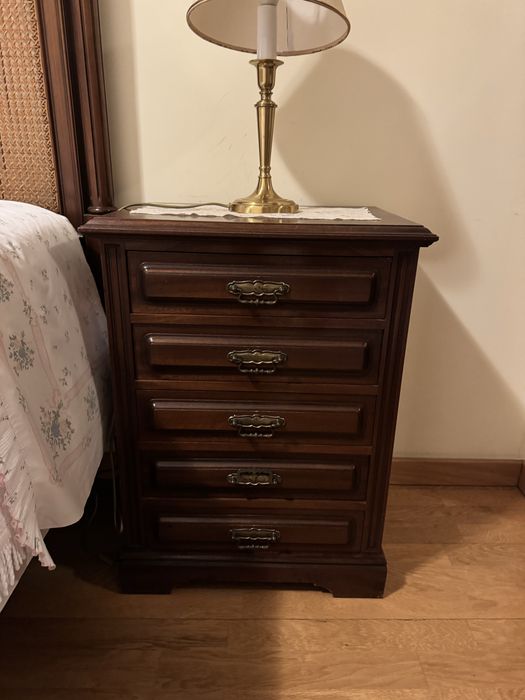 Cama de Casal + Colchão + 2 Mesinhas de Cabeceira + 2 Candeeiros