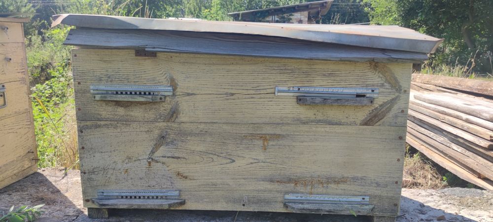 Продам вулики б/у "українські" на дві бжолосім'ї та дадани