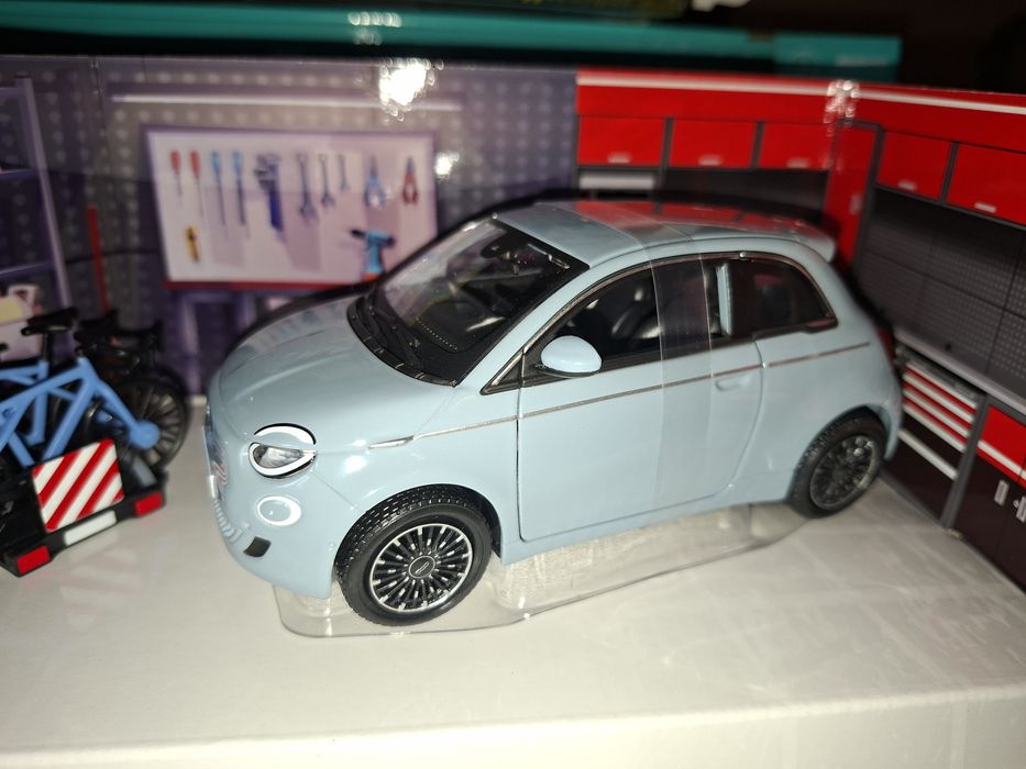 Bburago Fiat 500e (2023), seria Eurotrek, skala 1:24