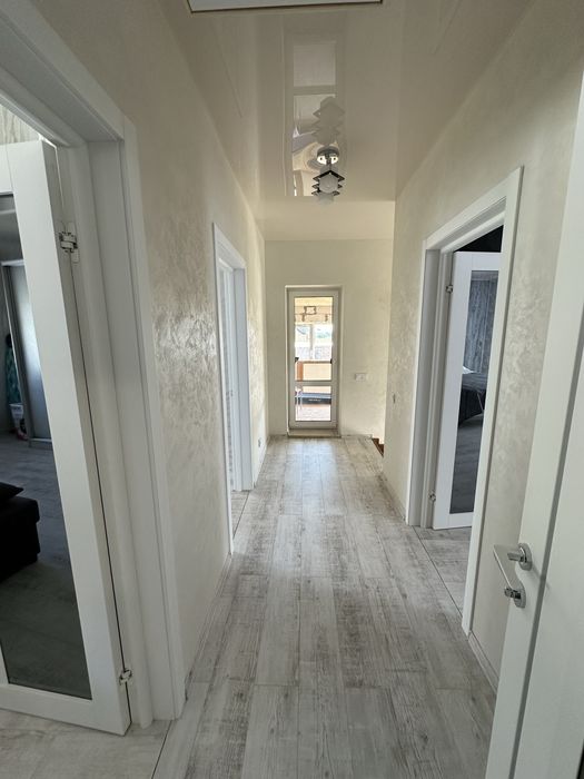 Продам сучасний котедж з гаражем і ремонтом