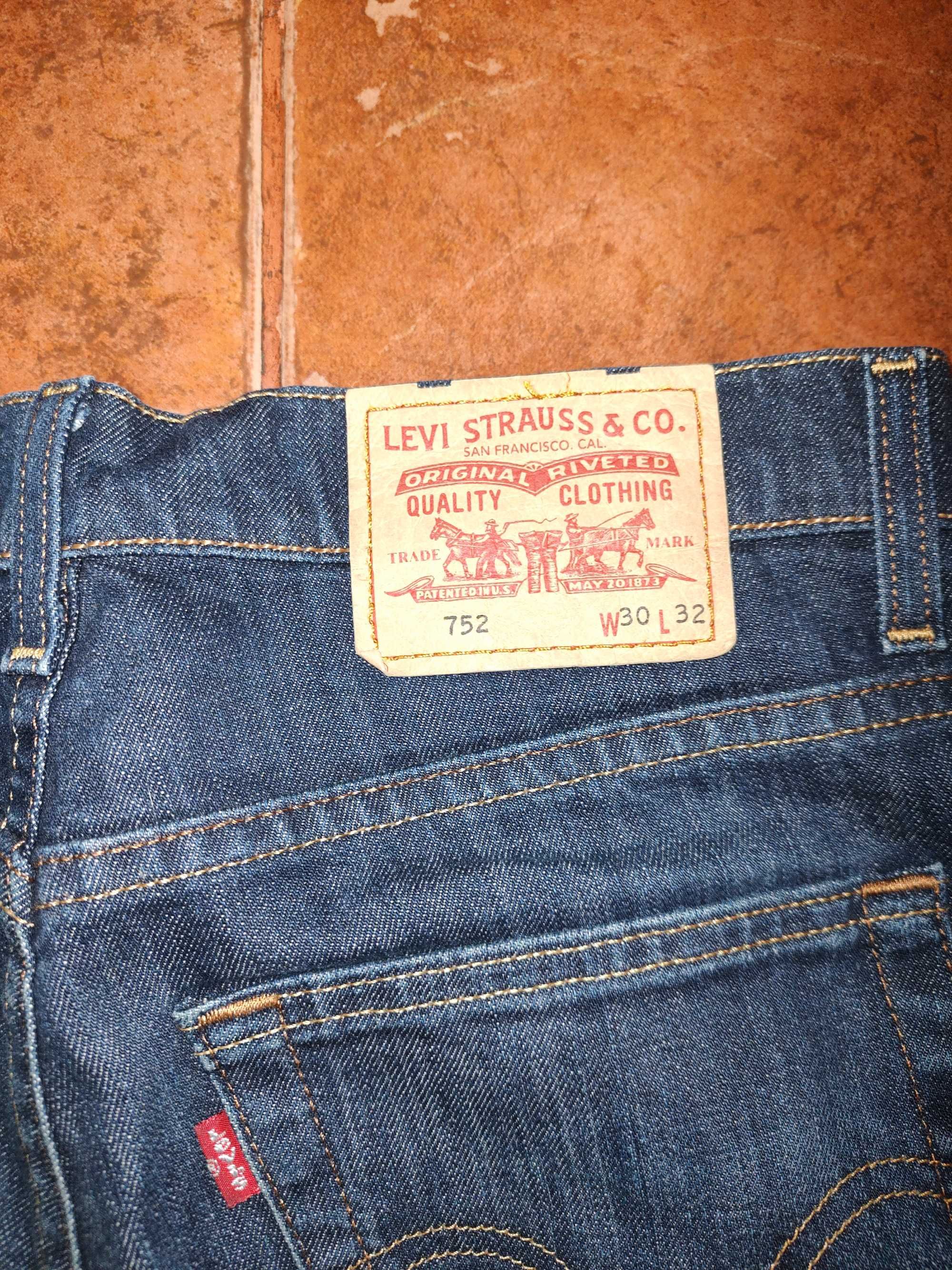 752 levis sale