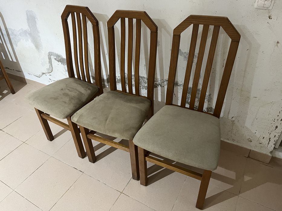 3 conjuntos diferentes de cadeiras (10 no total)
