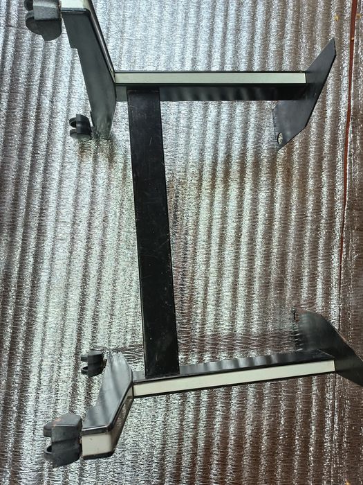 Підставка пересувна, металічна