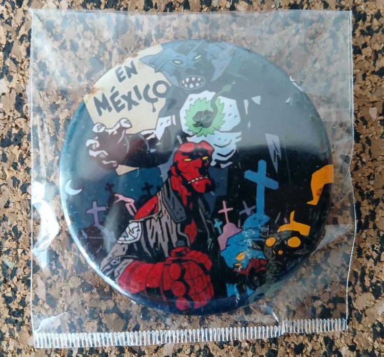 Lote de 7 crachás com ilustrações do Mike Mignola