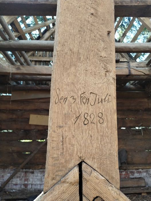 Stare drewno-belki-bale-deski