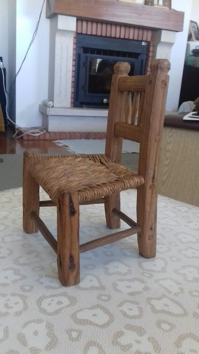 Cadeirinha de bonecas