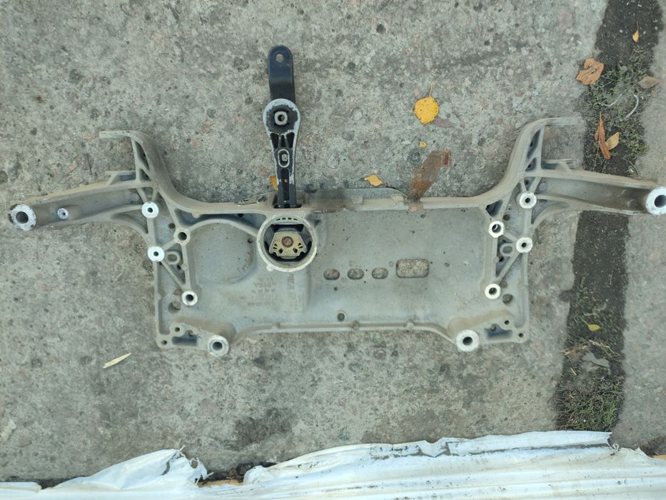 Балка передня підрамник Фольксваген Пассат Б6