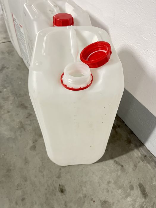 4x mocne plastikowe zbiorniki kanistry 25L po chemii wytrzymale biale