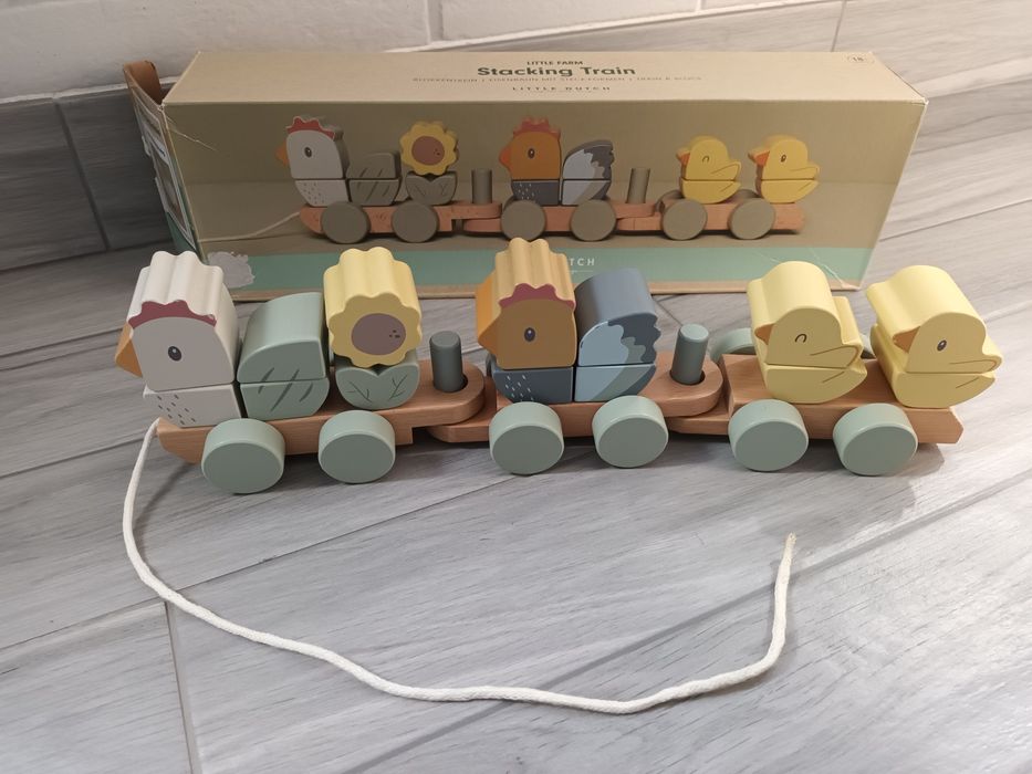 Comboio de Empilhar Little Dutch Stacking Train Chicken  12M+