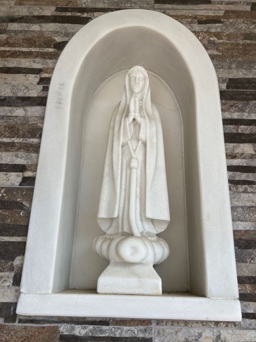 Vendo Nossa Sra em pedra