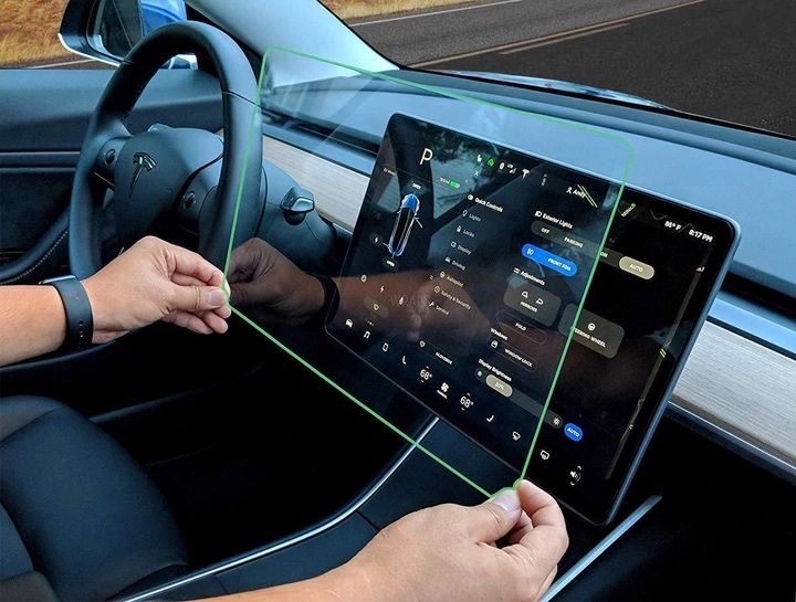 Защитное стекло на дисплей Tesla Model 3/Y GLASS PRO