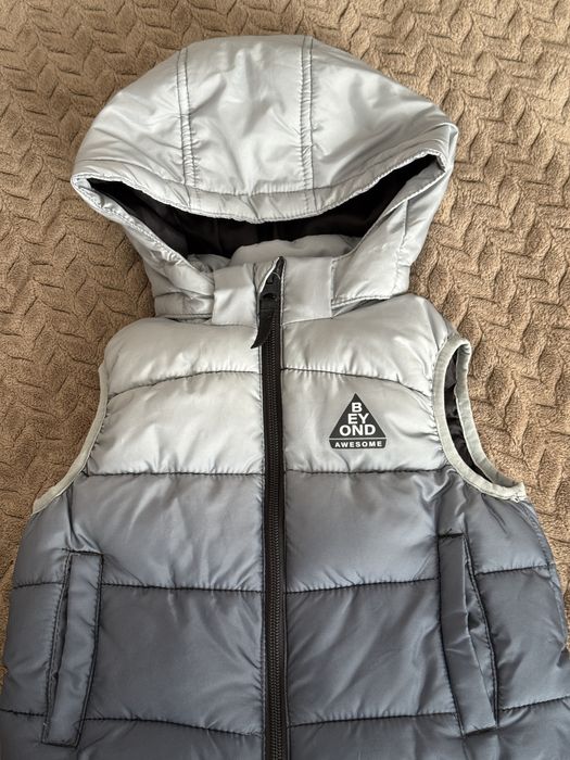 Куртка  H&M демі, весняна, безрукавка для хлопчика чи дівчинку 92