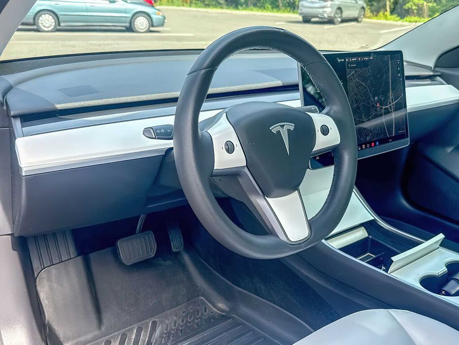 Tesla Model 3 Long Range      2019