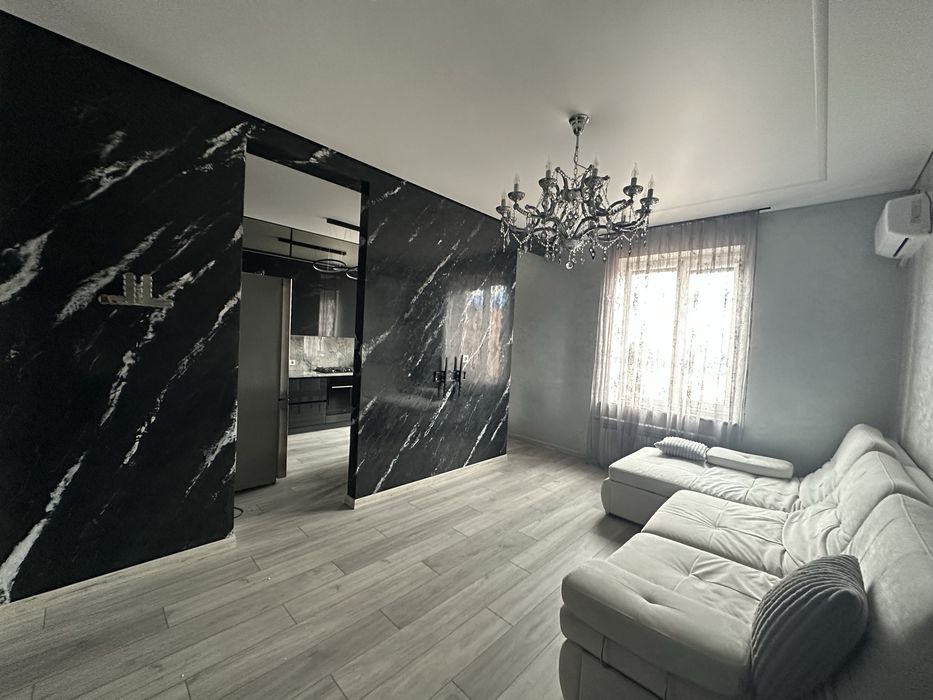 Продам 2к сталінку в центрі площа Визволення 2