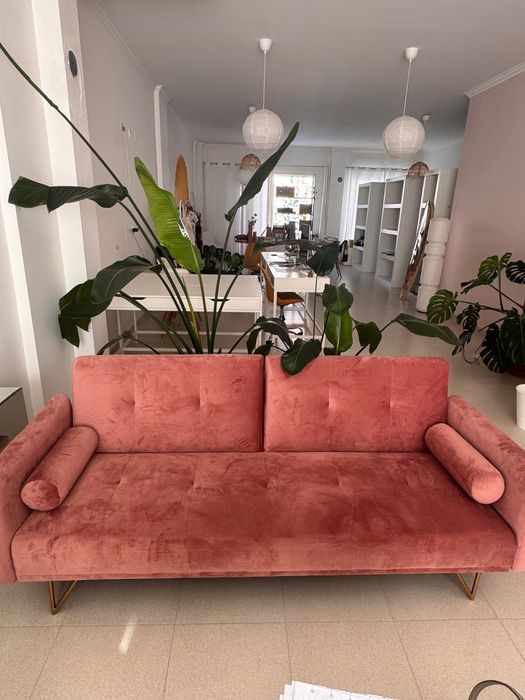 Sofá Sklum rosa veludo