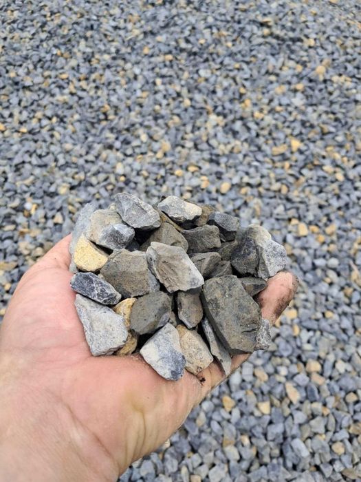 materiały sypkie: Pospółka , ziemia , kamień bazaltowy, split,