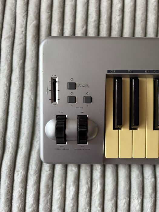 Міді клавіатура M-Audio Keystation 61es