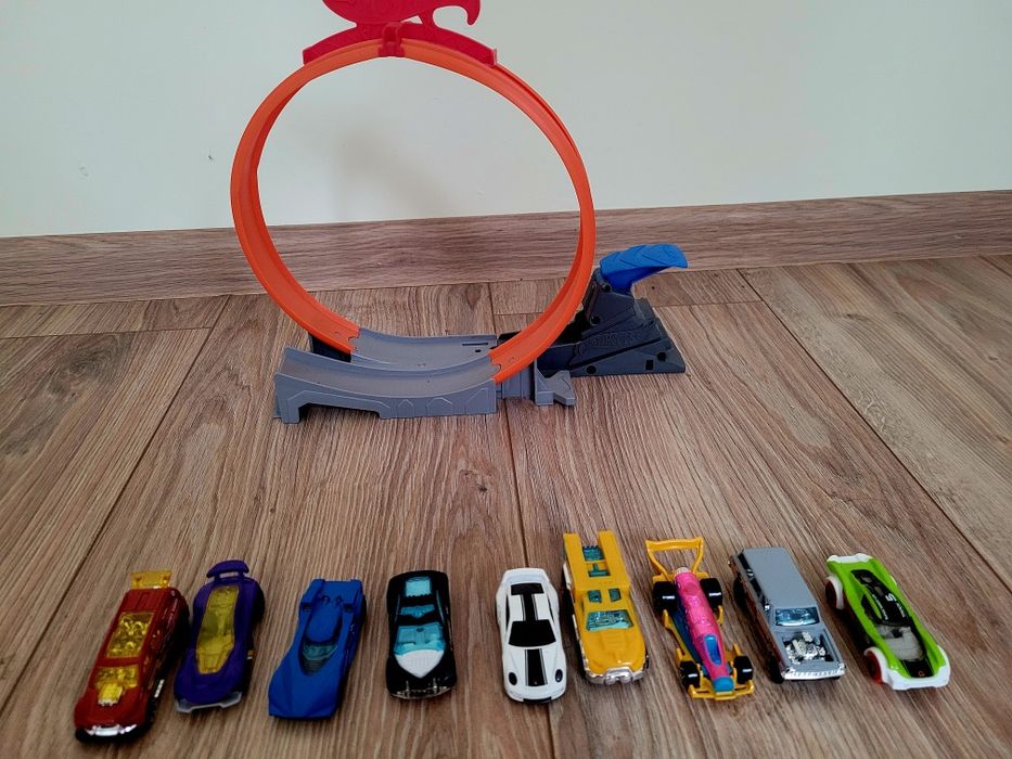 Wyrzutnia Hot wheels + 9 samochoddów Hot wheels