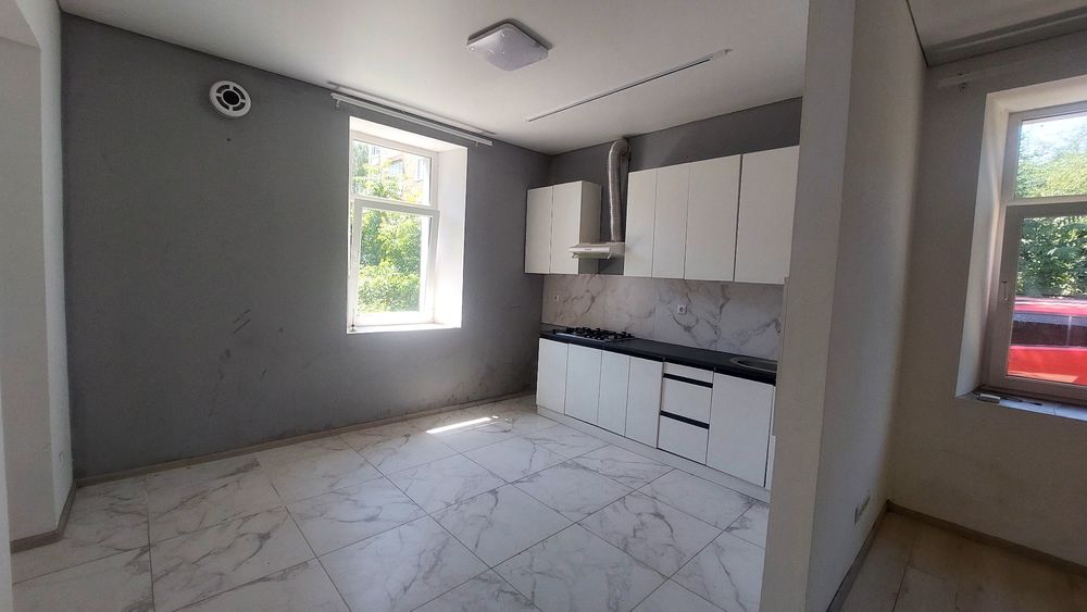 Продам 2-кімнатну квартиру. Вул.Вірменська,80.