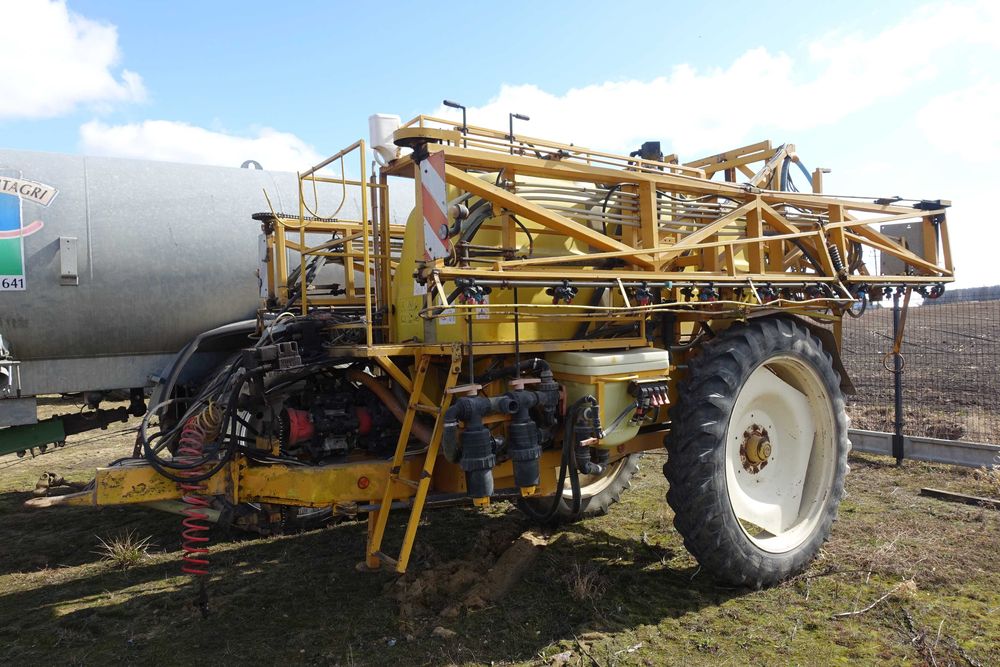 Opryskiwacz czeski ,27 metrów, pojemność 4000 Agrio,Napa,kuhn,