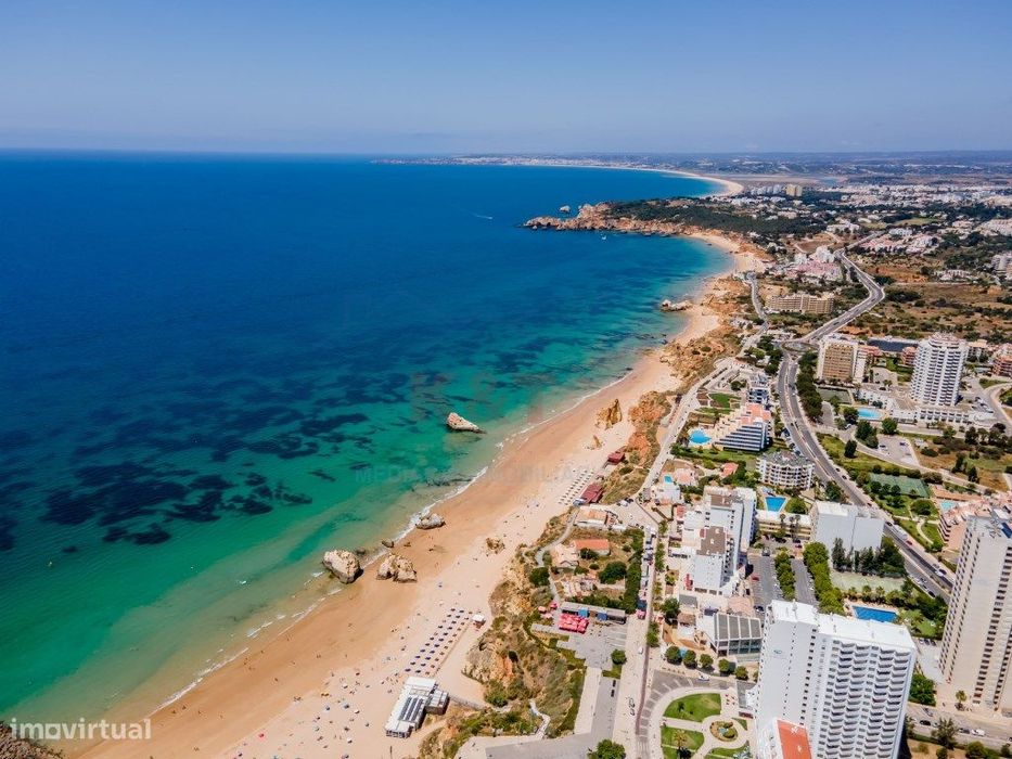 T2 na Praia da Rocha totalmente Remodelado