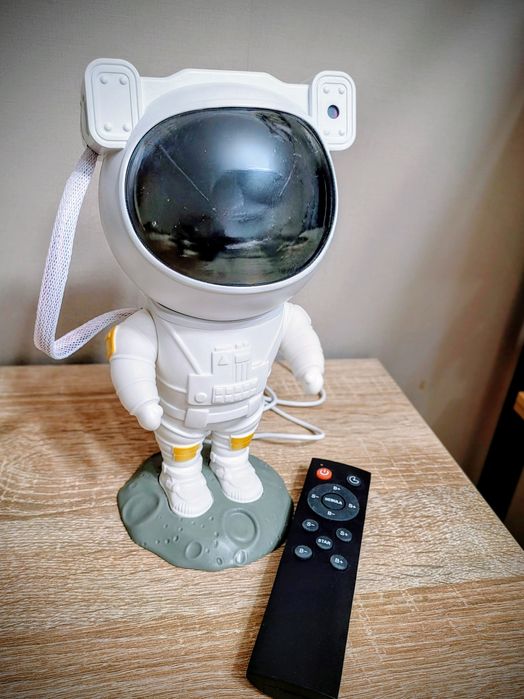 Нічник проектор Астронавт Космонавт Astronaut лазерний світильник