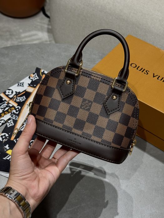 Torebka mini Louis Vuitton alma nano