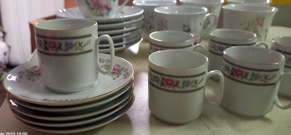 Conjunto de chávenas de chá e café