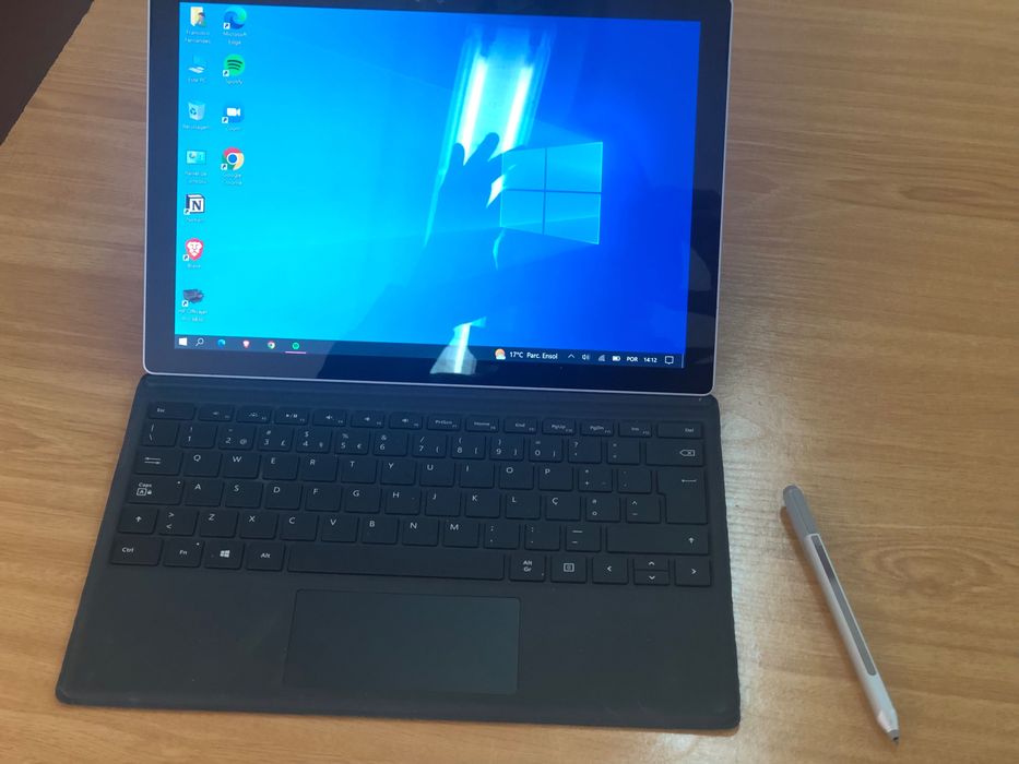 Computador Surface semi novo.