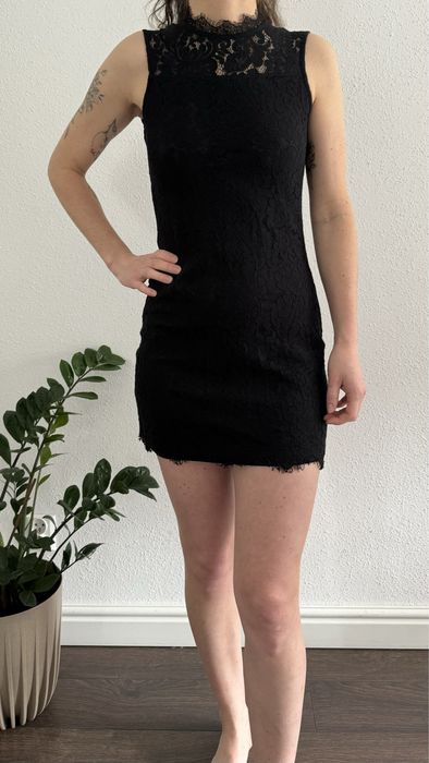 Sukienka koronka Reserved