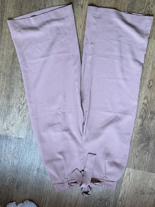 Рожеві штани