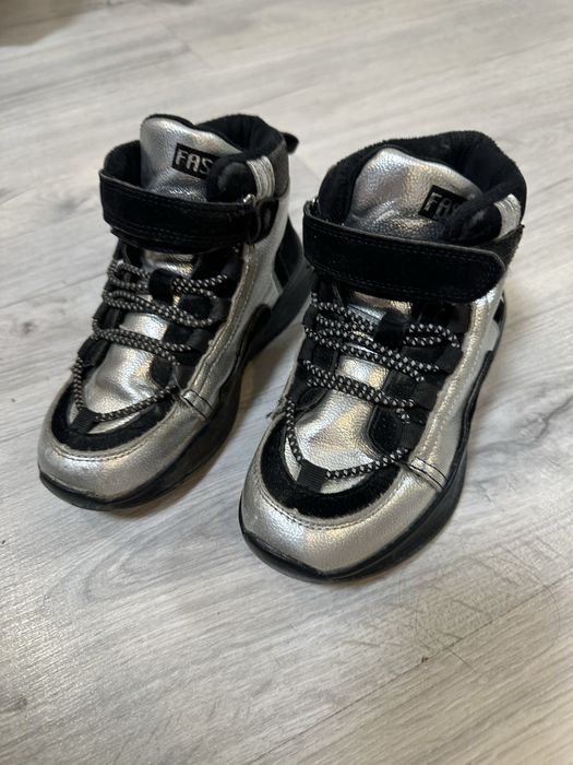 Ботинки для девочки .