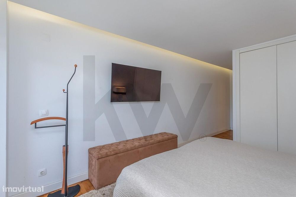 Apartamento T4 |  Parque dos Poetas l Terraço  com 50m2 e Box com  2 l