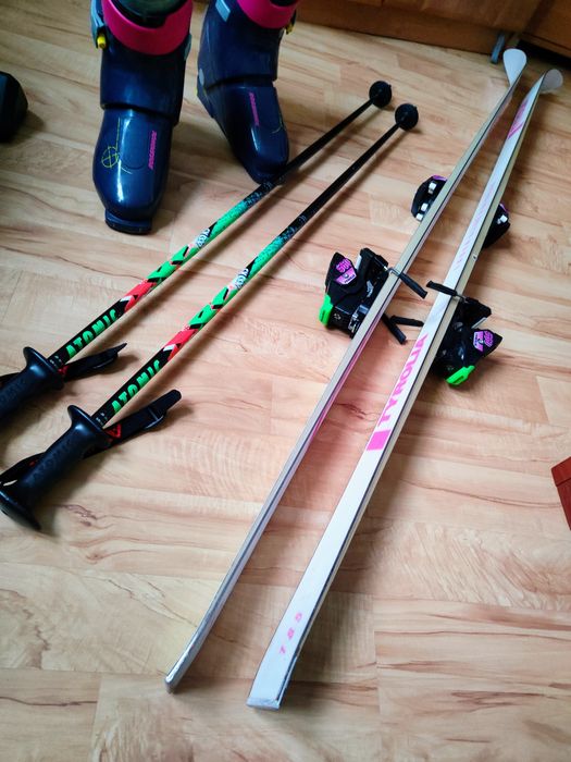 Narty z kijami i butami