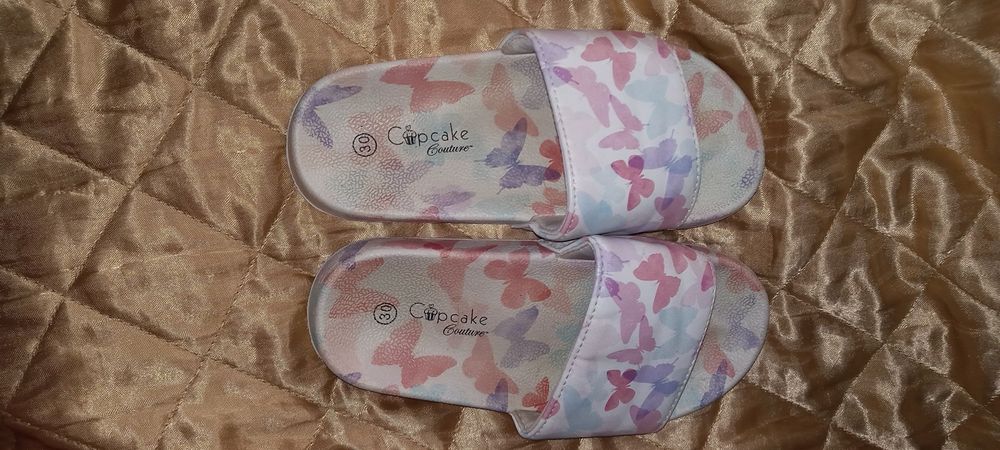 Dziewczęce klapki basenowe