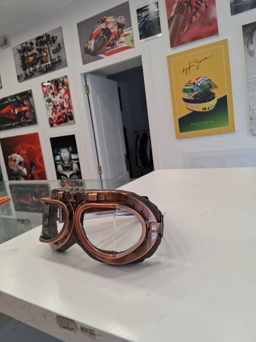 Óculos para motociclistas.