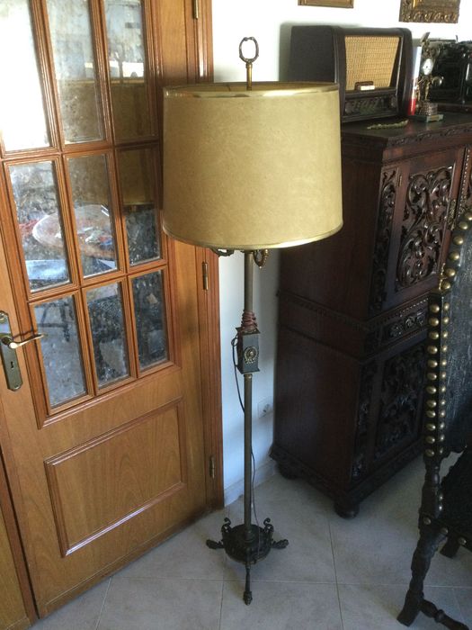 Candeeiro em bronze / latão de pé alto Antigo 175 cm