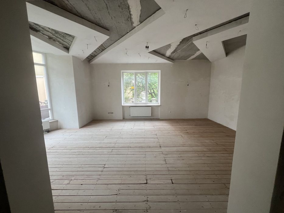 Продається будинок в центрі міста