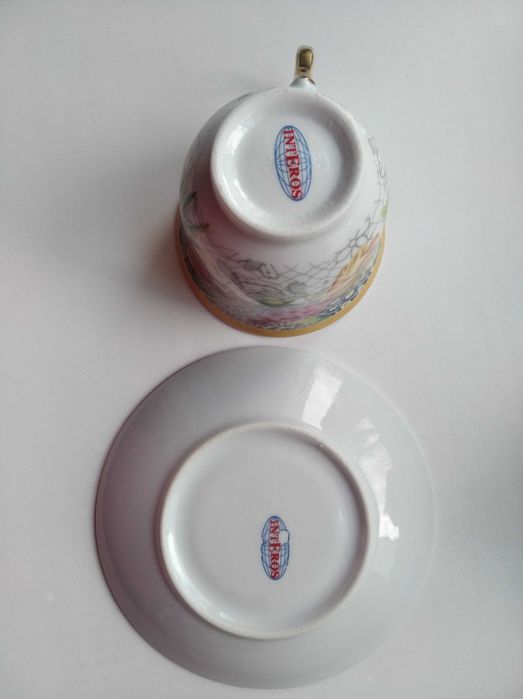 Продам набор посуды. чашки блюдца красивые