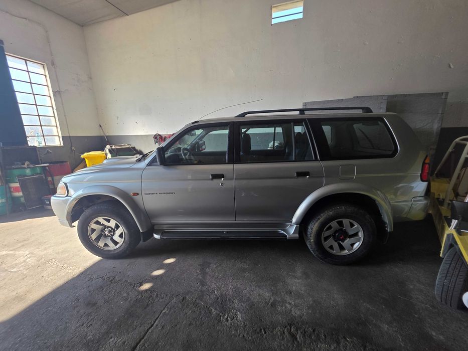 Mitsubishi pajero wagon sport
